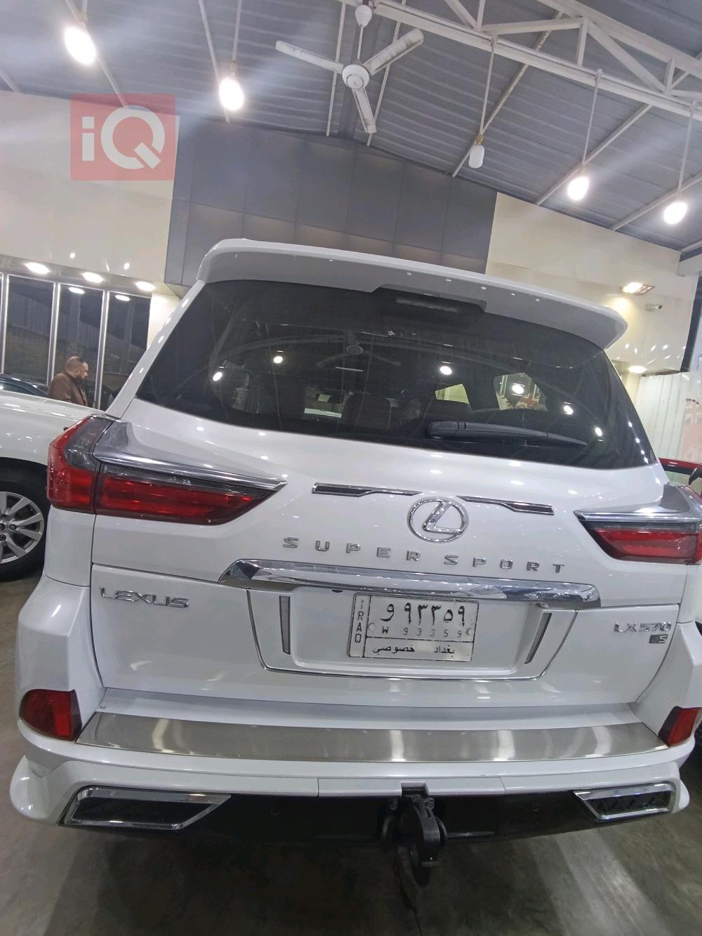 Lexus LX